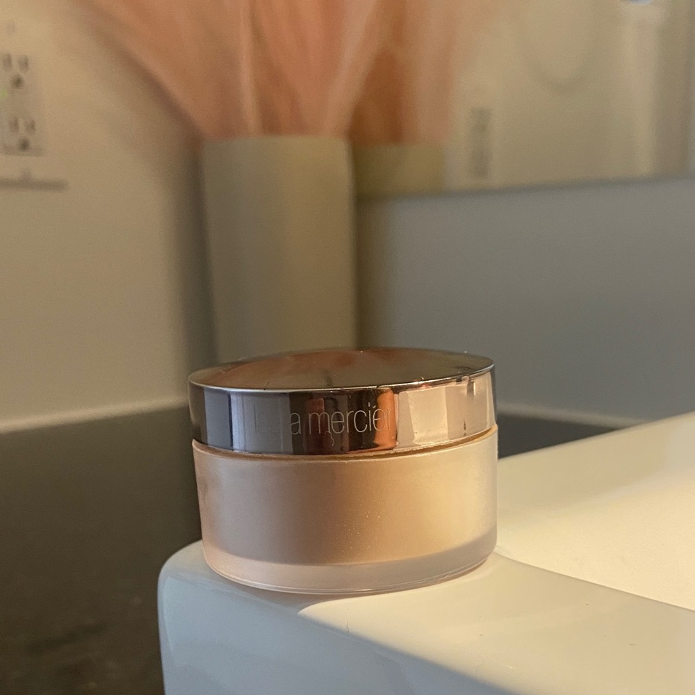 Laura Mercier Loose Setting Powder with Silver Lid